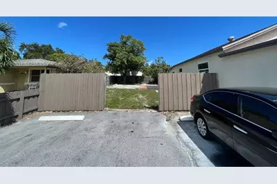 22 NW 14th Ave, Dania Beach, FL 33004 - Photo 16