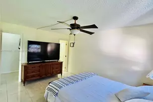 9820 S Hollybrook Lake Dr, Pembroke Pines, FL 33025 - Photo 22