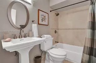6821 Brookline Dr, Hialeah, FL 33015 - Photo 20