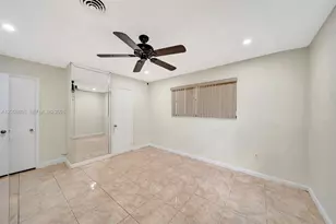 565 NE 160th St, Miami, FL 33162 - Photo 10