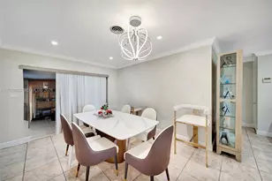 565 NE 160th St, Miami, FL 33162 - Photo 4