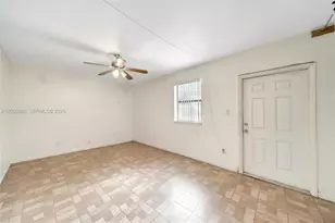 565 NE 160th St, Miami, FL 33162 - Photo 14