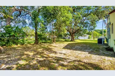 1201 NE 144th St, Miami, FL 33161 - Photo 26