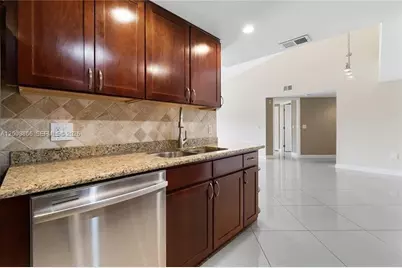 4197 N Haverhill Rd #213, West Palm Beach, FL 33417 - Photo 4