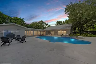 6875 SW 96th St, Pinecrest, FL 33156 - Photo 2