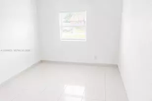 8210 SW 7th St, North Lauderdale, FL 33068 - Photo 12