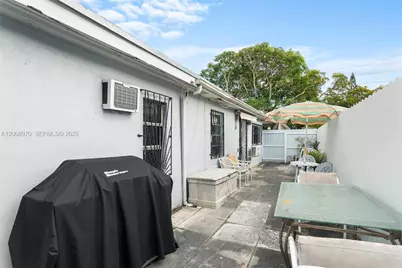 410 East Dr #2, North Miami Beach, FL 33162 - Photo 14