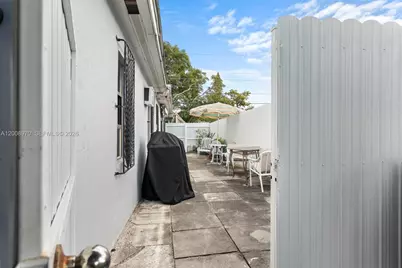 410 East Dr #2, North Miami Beach, FL 33162 - Photo 2