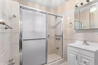 410 East Dr #2, North Miami Beach, FL 33162 - Photo 18
