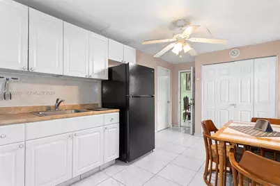 410 East Dr #2, North Miami Beach, FL 33162 - Photo 6