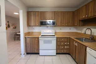 2366 SW 70th Way, Davie, FL 33317 - Photo 10