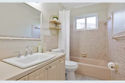 609 S Crescent Dr, Hollywood, FL 33021 - Photo 18