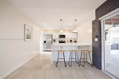 609 S Crescent Dr, Hollywood, FL 33021 - Photo 8