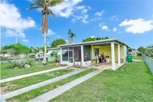 1570 NE 15th St, Homestead, FL 33033 - Photo 2
