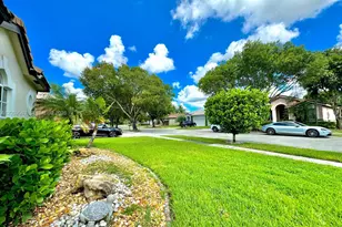 280 SW 167th Ave, Pembroke Pines, FL 33027 - Photo 10