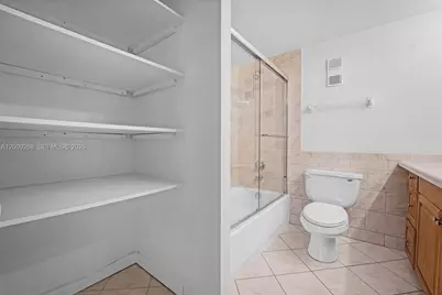 250 Jacaranda Dr #508, Plantation, FL 33324 - Photo 20