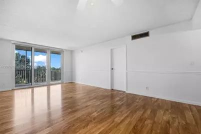 250 Jacaranda Dr #508, Plantation, FL 33324 - Photo 10