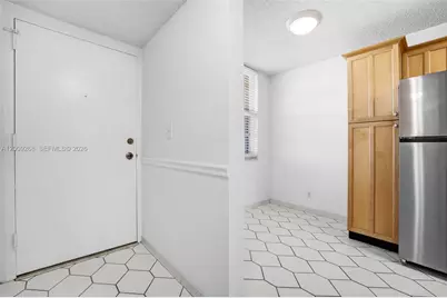 250 Jacaranda Dr #508, Plantation, FL 33324 - Photo 4