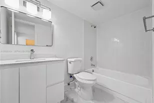 10010 NW 9th St Cir, Miami, FL 33172 - Photo 12