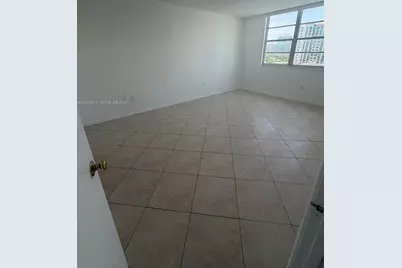 300 Bayview Dr #915, Sunny Isles Beach, FL 33160 - Photo 12