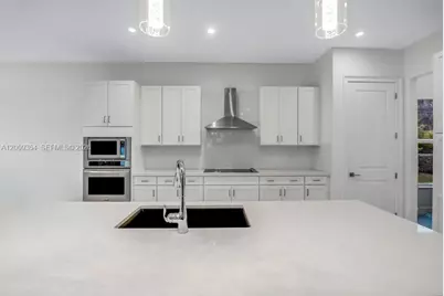 7601 Cavalia Dr, Davie, FL 33328 - Photo 10
