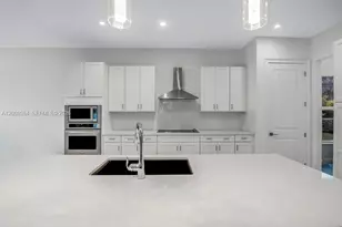 7601 Cavalia Dr, Davie, FL 33328 - Photo 10