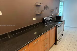6039 Collins Ave, Miami Beach, FL 33140 - Photo 10
