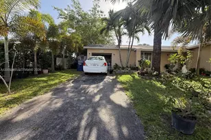 25835 SW 131st Ct, Homestead, FL 33032 - Photo 2
