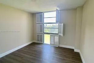 20400 W Country Club Dr, Aventura, FL 33180 - Photo 12
