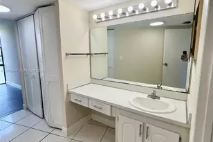 20400 W Country Club Dr, Aventura, FL 33180 - Photo 8
