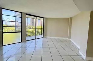 20400 W Country Club Dr, Aventura, FL 33180 - Photo 14