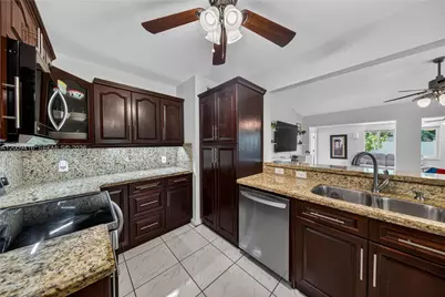 211 S 57th Way, Hollywood, FL 33023 - Photo 4