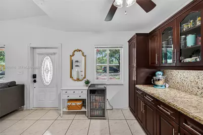211 S 57th Way, Hollywood, FL 33023 - Photo 2