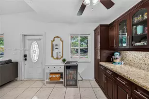 211 S 57th Way, Hollywood, FL 33023 - Photo 2