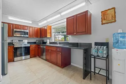 1001 SW 100th Ter, Pembroke Pines, FL 33025 - Photo 4