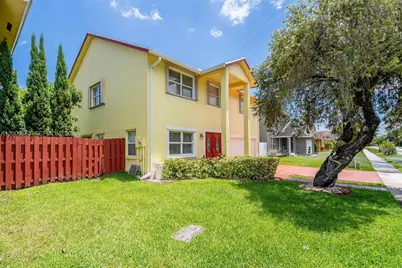1001 SW 100th Ter, Pembroke Pines, FL 33025 - Photo 6