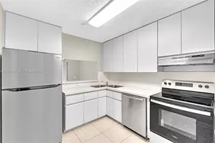 1439 Springside Dr, Weston, FL 33326 - Photo 4