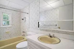 1225 NE 124th St, North Miami, FL 33161 - Photo 8