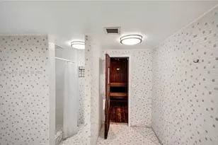 401 Golden Isles Dr, Hallandale Beach, FL 33009 - Photo 18