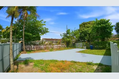 10200 NW 21st Ct, Miami, FL 33147 - Photo 20