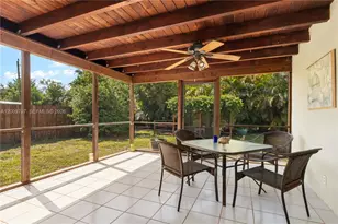 906 NE 5th St, Hallandale Beach, FL 33009 - Photo 4