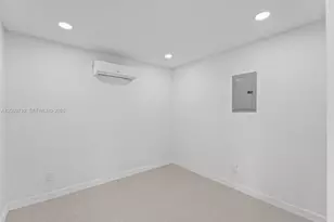 1368 W 29th St, Hialeah, FL 33012 - Photo 12