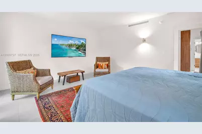 1933 S Oak Haven Cir, Miami, FL 33179 - Photo 32