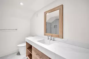 1933 S Oak Haven Cir, Miami, FL 33179 - Photo 44