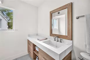 1933 S Oak Haven Cir, Miami, FL 33179 - Photo 52