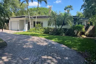 823 NE 107th St, Biscayne Park, FL 33161 - Photo 2