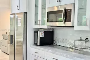 823 NE 107th St, Biscayne Park, FL 33161 - Photo 8