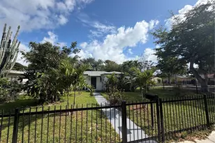 1005 NW 123rd St, North Miami, FL 33168 - Photo 4