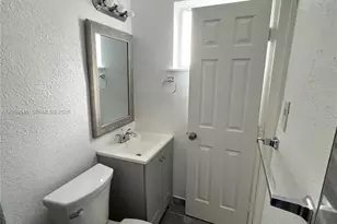 590 NW 40th Ct, Oakland Park, FL 33309 - Photo 12