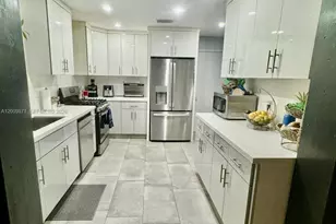 220 SW 3rd Ave, Hallandale Beach, FL 33009 - Photo 4